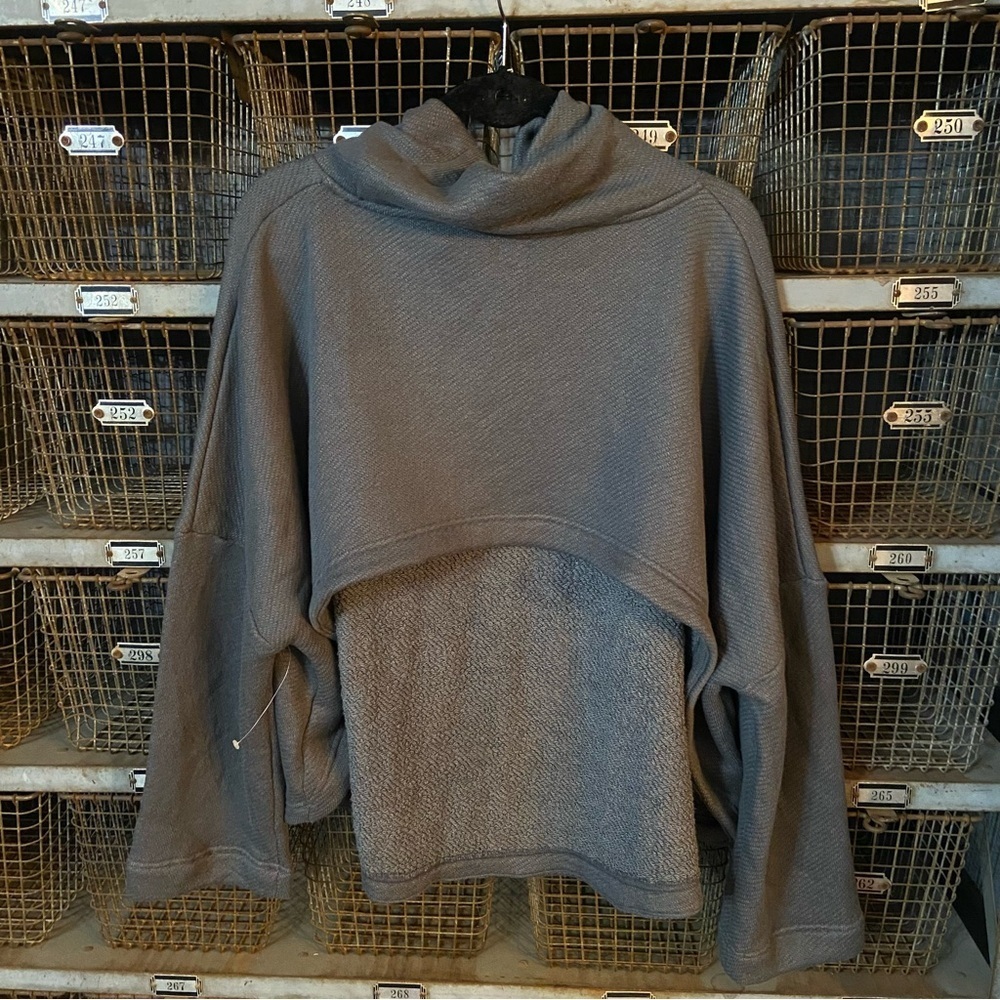 New! Free People free-est cozy time Gray cropped back Sweatshirt 2414 - Picture 3 of 6